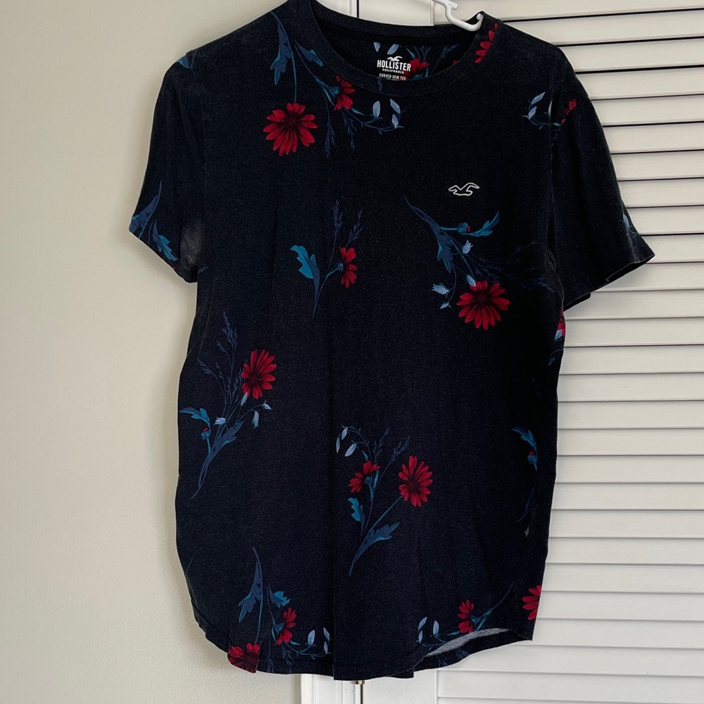 Hollister Men's Dark Shirt with Red and Blue Floral Design